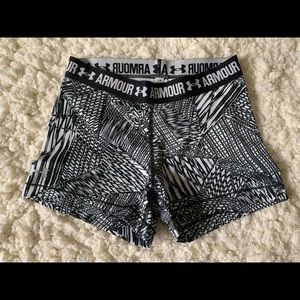 Underarmour geometric spandex shorts